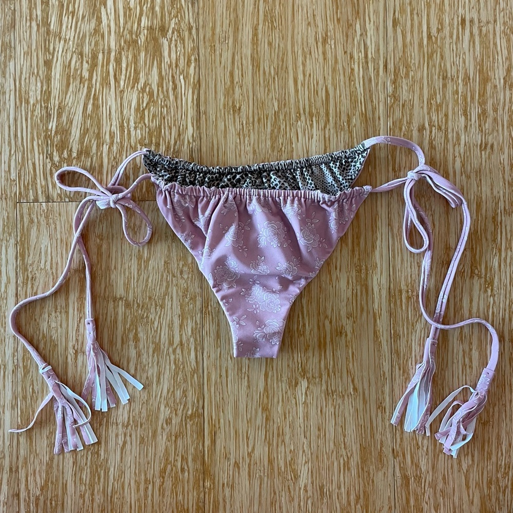 Acacia Taylor bottom